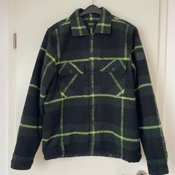 Tolle Jacke von Hugo Boss
Größe: M
Farbe: schwarz-grün
3 mal getragen
Zustand: einwandfrei
Privatkauf keine Garantie oder Rücknahme!
Versand: 5,95€