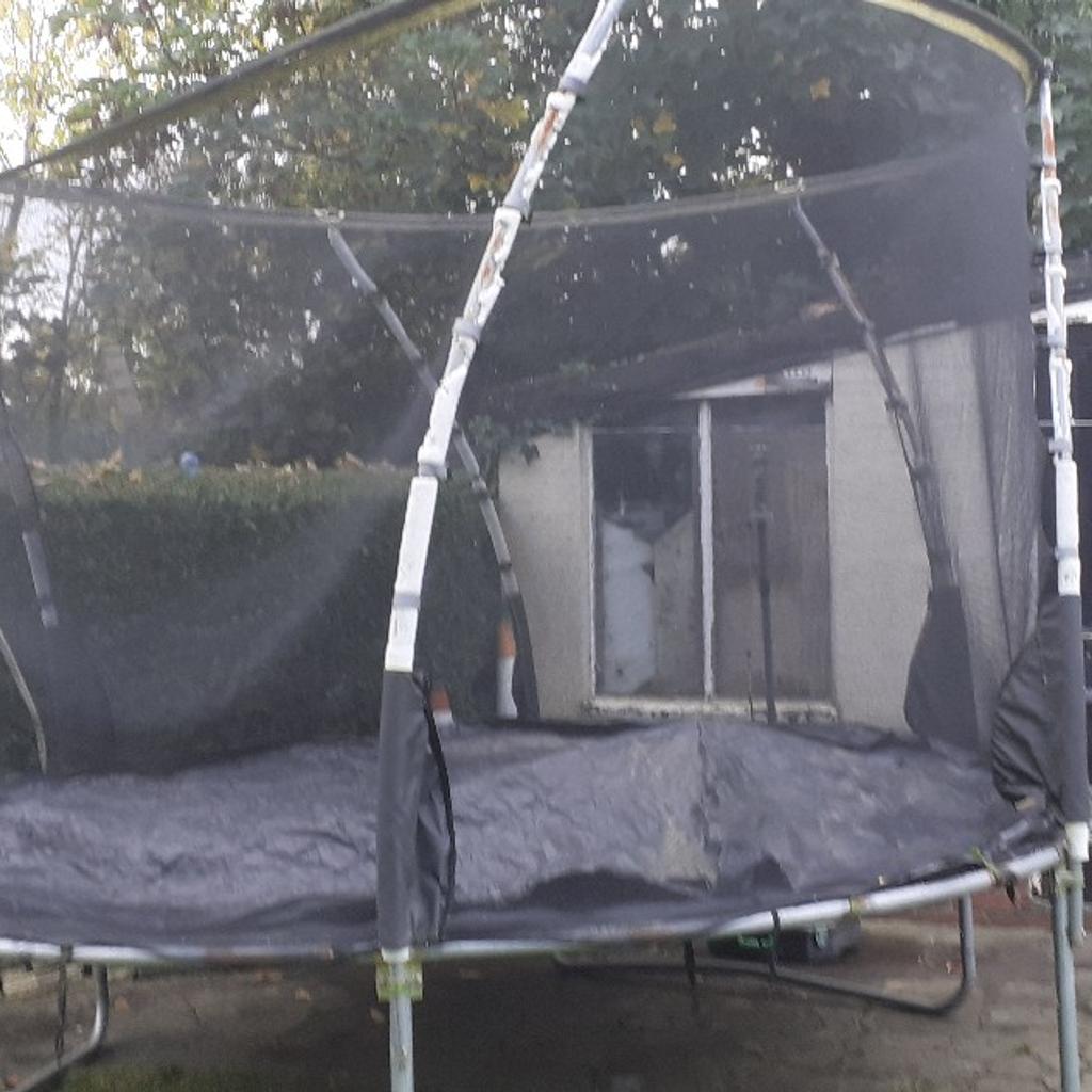 Plum 10ft Trampoline - large
Has ladder for easy access
Has cover to keep off debris
Fab condition
no major defects
Suitable for all ages including adults
selling as kids grown out of using it
buyer will need to dismantle and take away
Will consider reasonable offers
Have instruction manual for easy dismantle
any further questions drop me a message