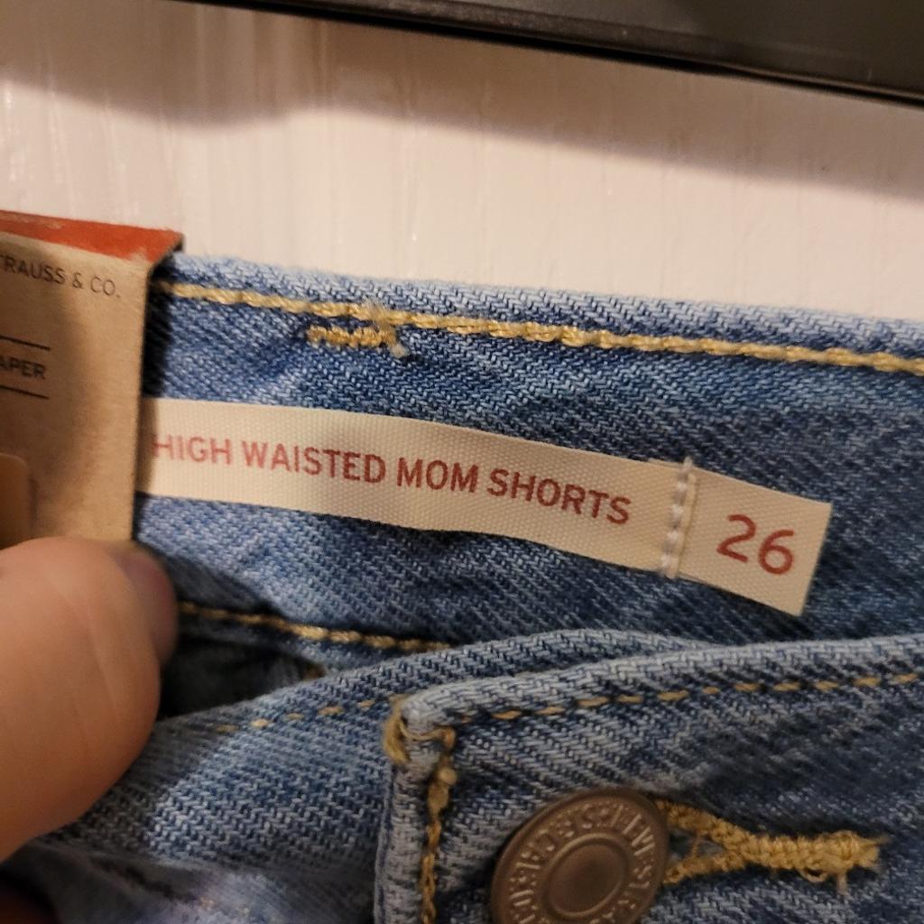 Levi's High Waisted Mom Shorts Size 26