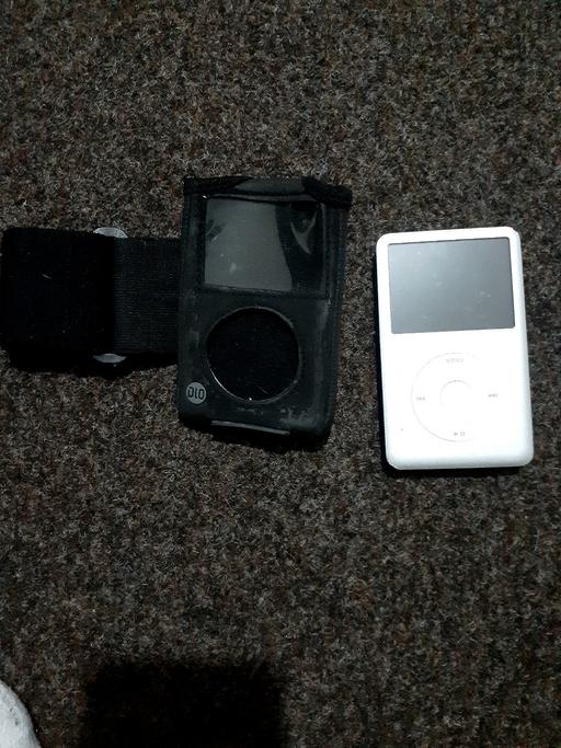 Buy & Sell Surrey Spelthorne - Photos for Apple Ipod Whit Training Case