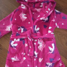 Age 2 -3 years." BRAND NEW," PINK MAIN COLOUR, MIXED COLOURS of White ,Purple Lilac Unicorn Prints. ATTACHED BELT /TIE
BATH ROBE, DRESSING GOWN.with HOOD, FRONT POCKETS.
100%POLYESTER.
Fleecy soft feel.