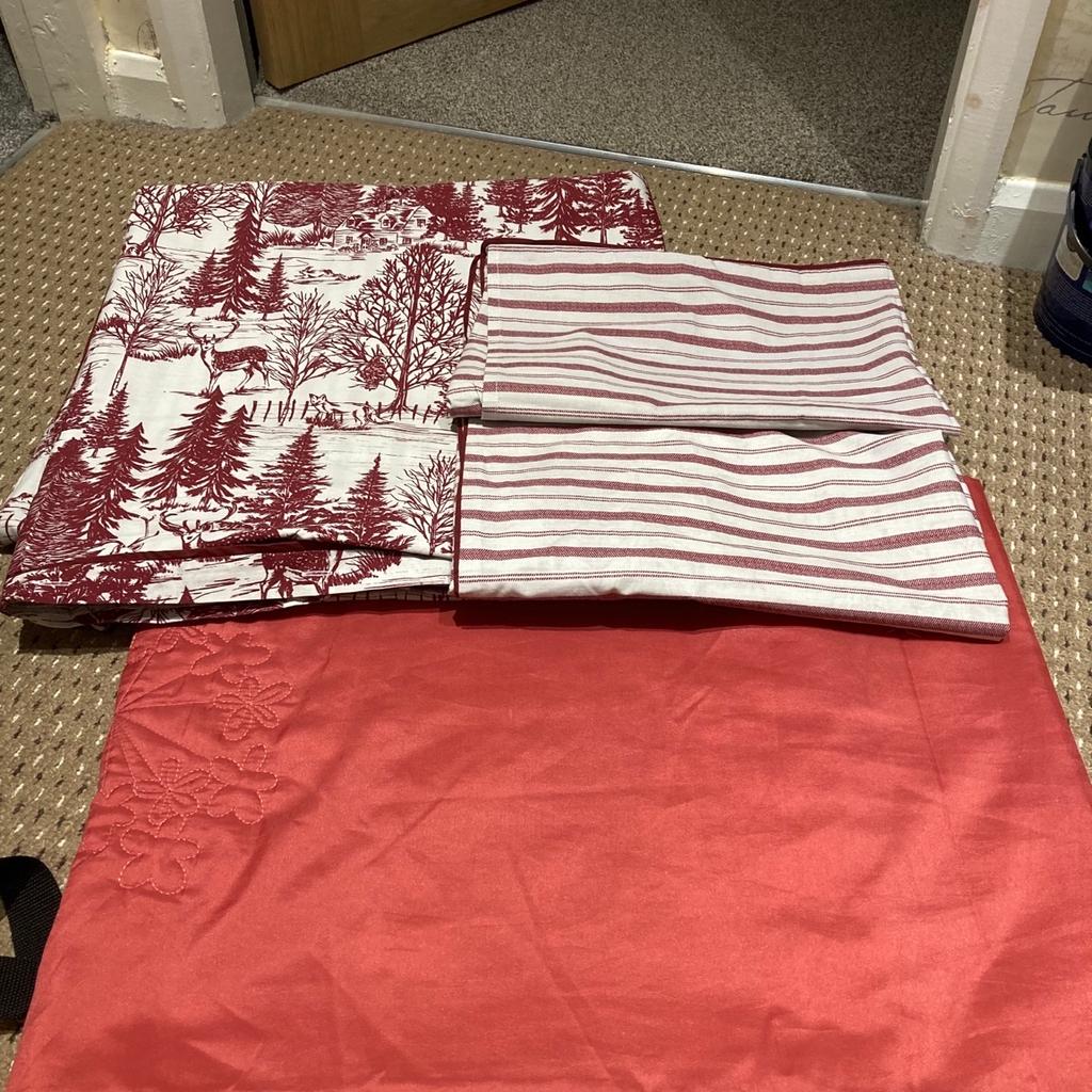 Double duvet set
Comprises duvet cover and two matching pillowcases also bed runner for bottom of bed
New condition taken out of original packaging and washed but not used