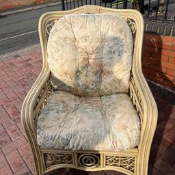 Cottage suite & one chair in cream,green, blue pattern, signs of wear, lovely patterned framework good condition.Giveaway BARGAIN
Collection only. 
Smoke/pet free home.
No Time Wasters please. 
