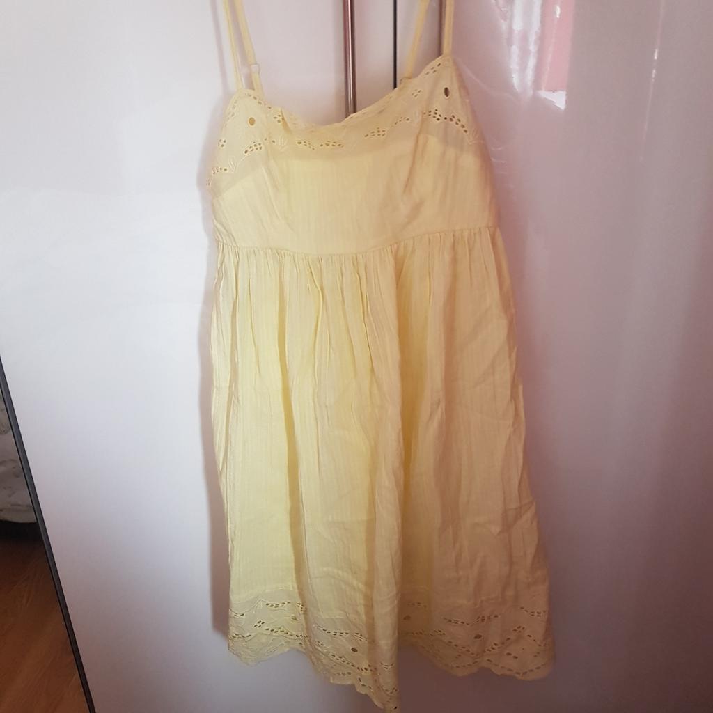 Cute Yellow Warehouse designer Summer Dress. Never worn still in great condition.