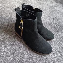 Girls boots size 1 (Next)