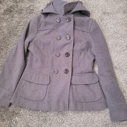 A grey coat from New Look, lined with a hood and pockets.
Size 14
From a smoke free home
Collection from Alvaston, Derby or I can post for £3.