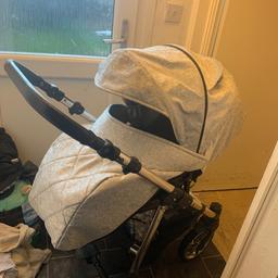 Venicci pram
Has the 2 parts to it also have the car chair and the clips but the clip to adjust straps playin up on the car chair but it did me fine
Comes with rain cover
Wear on the handle as u can c but can but the handle covers r cheap on eBay
Also rip on the basket
Wud need a clean
Hence the price bein so cheap
Other than that pram works fine