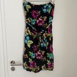 Nur selten getragenes Schlauch-Sommerkleid mit Blumenmuster von Divided by H&M, Größe 40

Versand möglich.