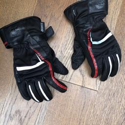 Thinsulate motorcycle gloves size M. Like new worn a handful of times.