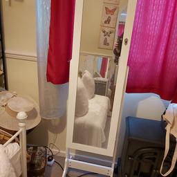 Tall, lockable jewellery storage with mirror. White in good condition.
