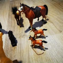 Pferde Figuren Sammlung
verschiedene aus Holz Ceramik und Plastik

Versand nach Absprache