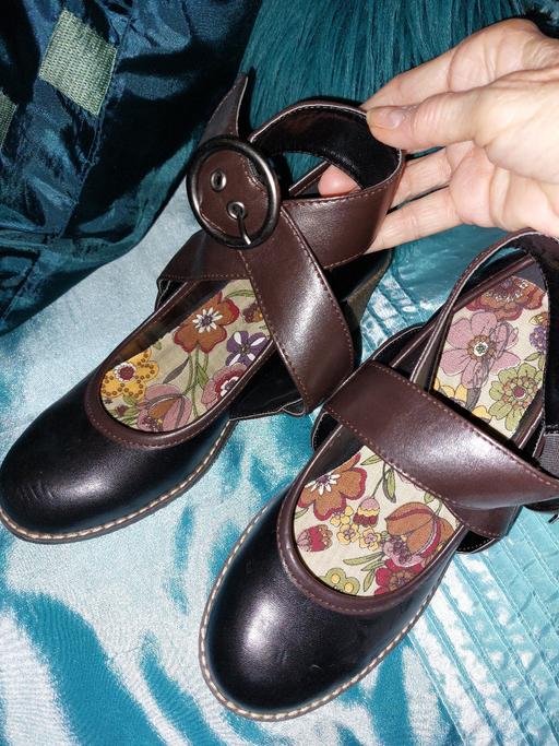 Buy & Sell West Midlands Birmingham - Photos for NEW: Dark brown wedge shoes.