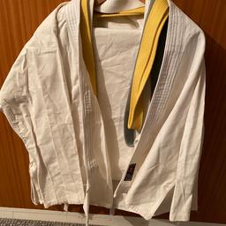 White tournament & training Karate suit, size L, with 3 Belts. White, yellow, and green belts come as an extra. This suit is in very good condition for its age and definitely has lots more working life left in it. I’m shaw there is someone out there L👀king for these items.

Swap shop is available.

(Will only accept asking price for this item)

Will deliver if not to far, or post if buyer covers cost.

A.N.T.W PLEASE, SERIES BUYERS ONLY. 

Thanks.