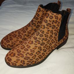 Ladies Leopard print Chelsea Boots Size 8. Not Skechers, Dr Martens or UGGS. In brand new condition and still have stickers on the sole. Not sure if they are genuine leather or not so i listed as faux leatger. Cash on collection or post at extra cost of £5.55 which is Royal Mail signed for delivery. I can offer free local delivery within five miles of my postcode which is LS104NF. Listed on multiple sites so it may end abruptly. Don't be disappointed. Any questions please ask and I will answer asap.