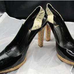 Shoes are in excellent used condition. 💯% Genuine Fendi.
Black Patent Leather Upper.
Cork Platform & Heel
Snakeskin Strap At Ankle

High Heel
Closed Toe Pump

Size: 36 (fits like size 3.5 )

Made in: Italy
Fabric Leather Upper. Cork sole and heel
Heel: 4.5”

OPEN TO SENSIBLE OFFERS