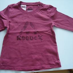 Gebrauchte Sweatshirt für Mädchen, Gr. 116, der Marke "Reebok".

Farbe: Violett

Neuwertiger Zustand, keine Flecken oder Löcher.

Wir sind tierfreier Nichtraucher Haushalt.