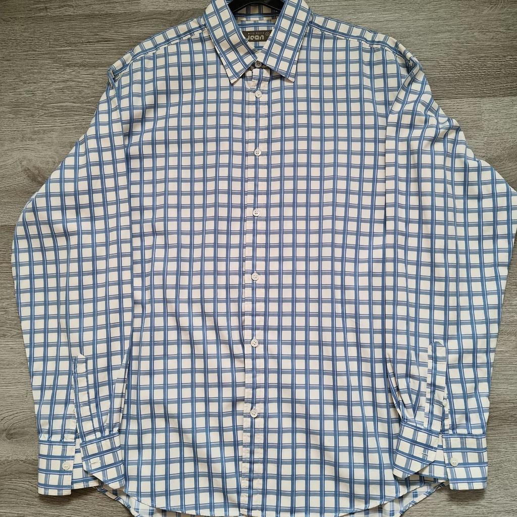 Men's Ted Baker Shirt

Worn but still in very good clean condition

Ted Baker Size 6

From a smoke free home

Collection Only