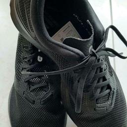 Herrensneaker, Nike zoom strike, schwarz, zweimal getragen,  in einwandfreiem Zustand,  Größe 43, nur Abholung,  kein Versand