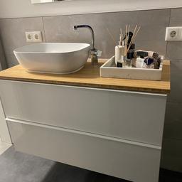 Ikea Waschbecken, Unterschrank 100 × 47 x 58
Marmoroptik Arbeitsplatte wurde ca. 1,5 Jahre gebraucht
Auf dem Bildern ist nur Bambus abgebildet die Arbeitsplatte ist aber weiß Marmoroptik Kunststoff
Mit Waschbecken und Armatur