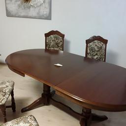 Tisch aus Holz ausziehbar. Farbe Nussbaum