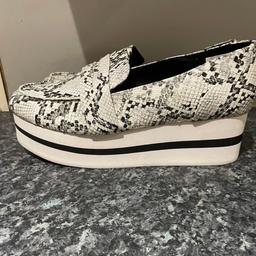 Brand new ladies snake print loafer wedges, size 6/39💗