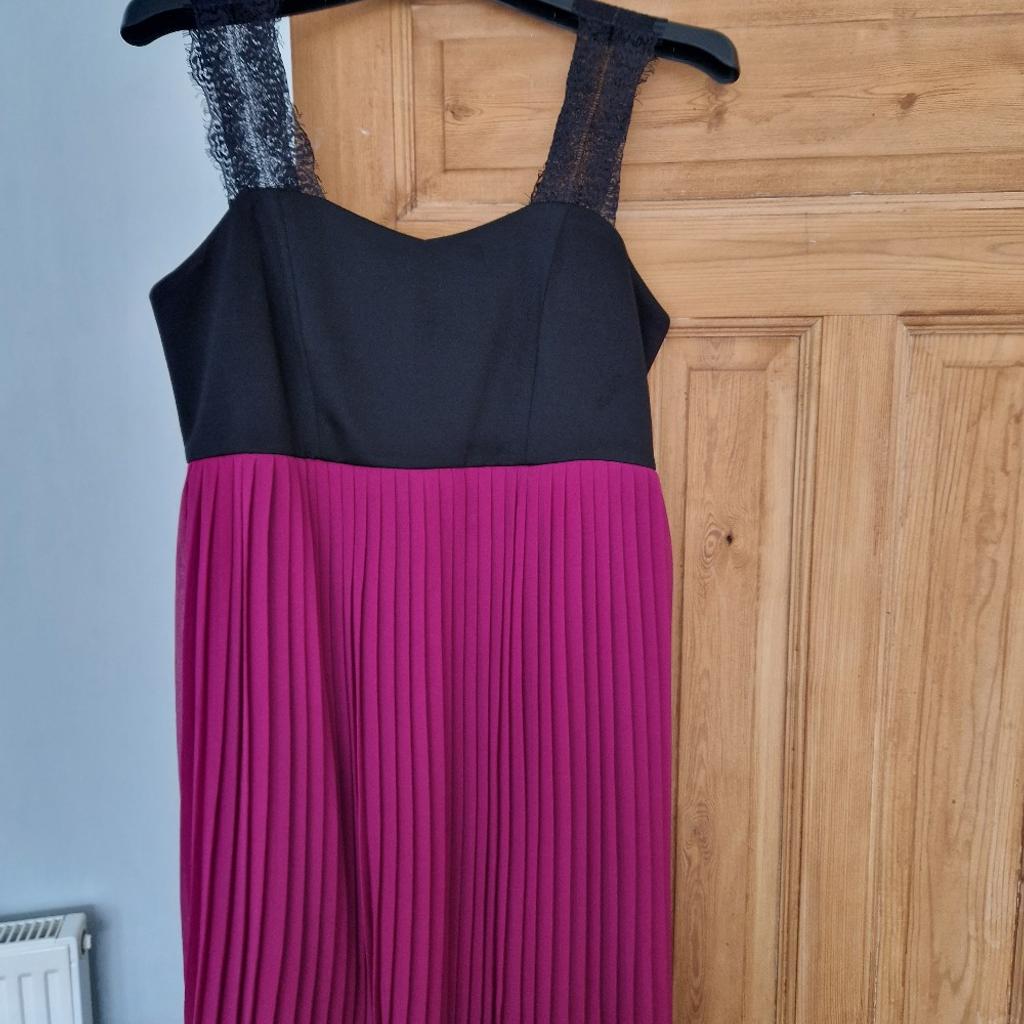 Maternity dress
size 12
pet/smoke free home
Collect Claughton Village ch41