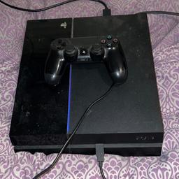 500gb 
Comes with controller and wires