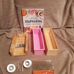 SOAP CUTTING MACHINE ,
WOODEN BOX with Latex Soap Mould .Soap Cutting Blade .
Soap Making Book for Beginners .
Wooden Soap Cutter Cost £38 ,
Latex Soap Mould in Wooden box £13.
Soap Cutting Blade £6.
The Soap Making Book £13
TOTAL RETAIL PRICE £70.00
COLLECT OR I CAN POST IT TO YOU