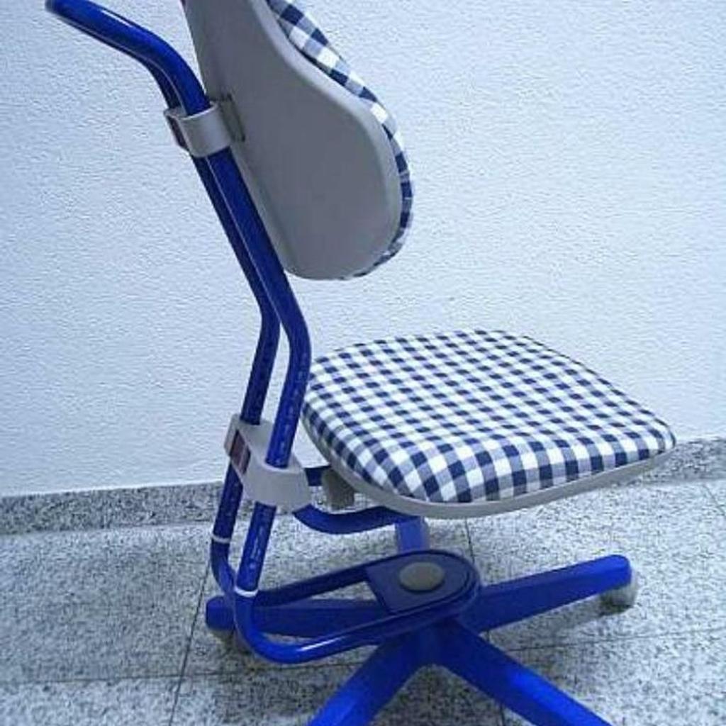 Mollstuhl in blau höhenverstellbar Sitz und Rücken, mitwachsend
Polster kariert, wurde NEU bezogen
siehe Bilder........>
Abholung in München oder auch möglich Versand 12Euro