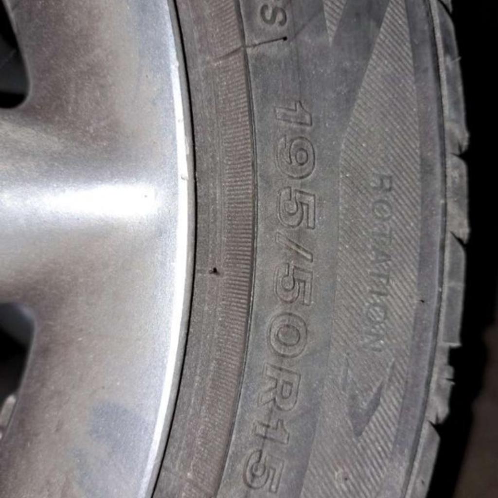 Alufelgen 7J 15 ET35 Lochkreis 4x100 mit Bereifung 195/50R15
Reifen sind schon älter. 3mm Profil- geht noch für 1 Saison