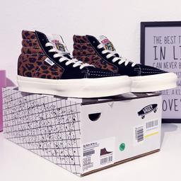 VANS Damen High Canvas Leder Sneaker Leopard
OG Style 38 
wie NEU (einmal 10 min. getragen, aber ich komme einfach nicht mit der Höhe klar)
Gr. 36

Versand extra