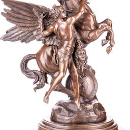 Sehr schwere Bronzefigur Perseus mit Pegasus und Kopf der Medusa.
100% Bronze  
Mit Signatur des Künstlers.
Maße (H x B x T) ca. 45 x 34 x 22 cm
Gewicht ca. 14 Kg
Versandkosten 6€
Sofort lieferbar

Privatverkauf
