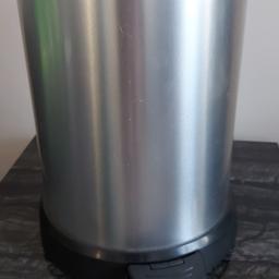 A silver and black, plastic, light weight pedal bin. It is still in a new, clean condition as it was never used. It is 45cm in height and 28cm in width. Ideal for a bedroom or an office £2.00 Collection from LU4 area.