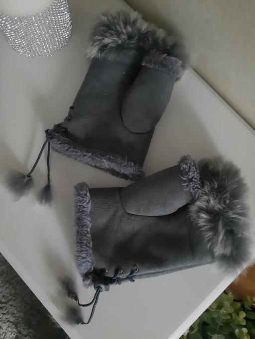 Buy & Sell West Midlands Sandwell - Photos for ladies faux suede fur grey gloves mittens ws5