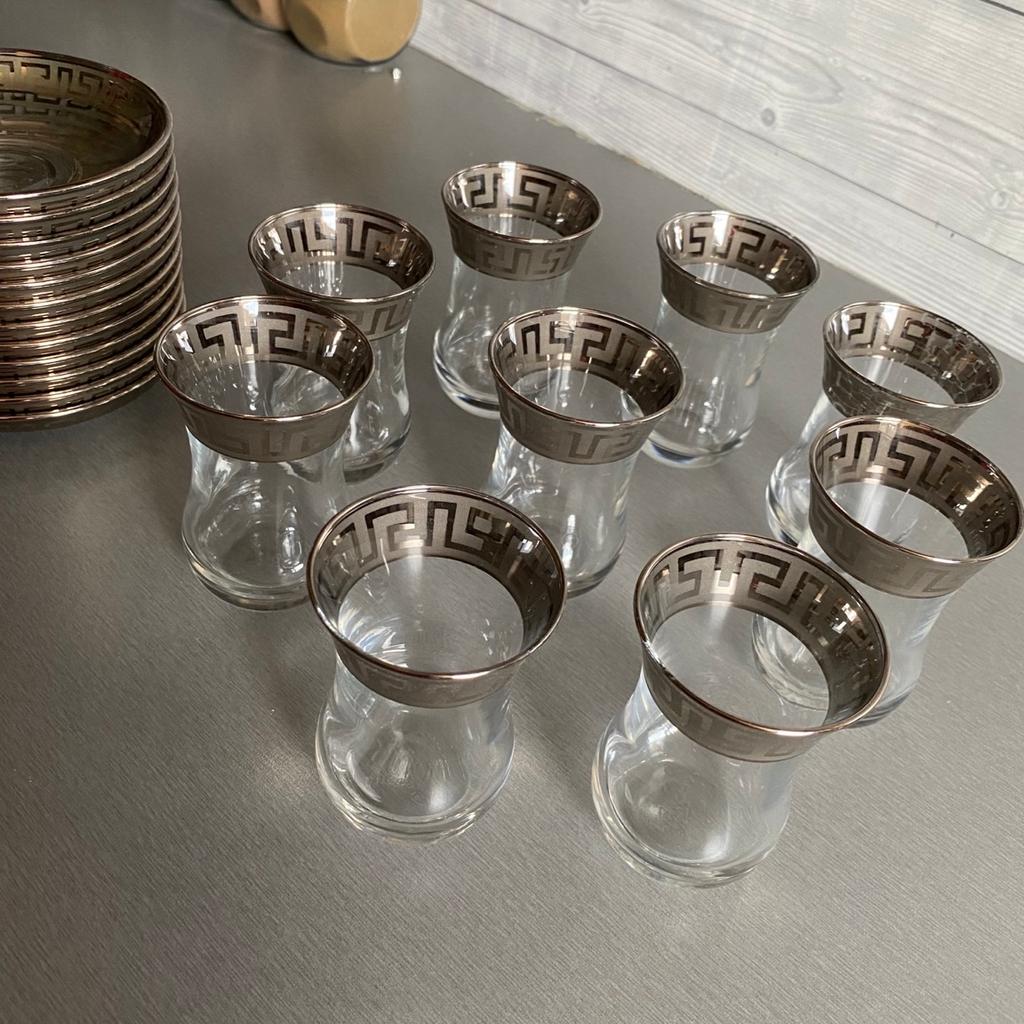 Tee Gläser Set tshay Gläser 9 Stück super hübsch und super gut erhalten

Bei einem Einkauf von über 35€ gibt es den Versand gratis dazu
