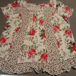Women's Floral Per Una top size 18

Worn a few times but still in a great condition

We offer combined postage on all items so don't hesitate to ask