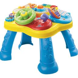 Spieltisch für Babys. 
Zuerst kann ihr Baby auf dem Boden mit dem Tisch spielen. Sobald er oder sie sicher stehen kann, kann man die Tischfüße anbringen und es kann im stehen gespielt werden.