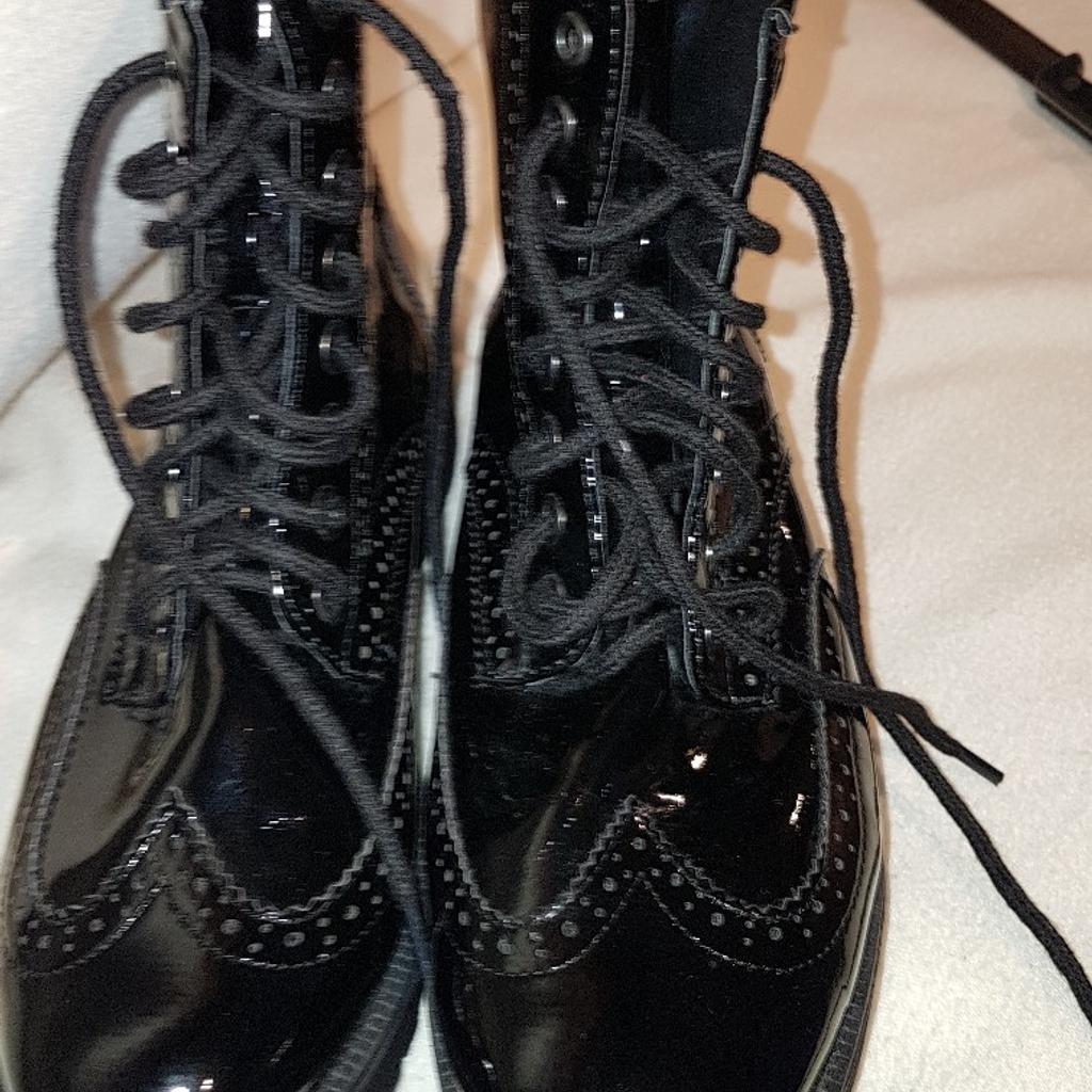 River Island Ladies Patent Brogue Boots. Brand New. Still hase stickers underneath. Size 6. Super stylish and in impeccable condition. Cash on collection or post at extra cost. I can offer free local delivery within 10 miles of postcode ls104nf. I offer try before you buy option but if viewing on an auction site viewing STRICTLY prior to end of auction. If you bid and win it's yours. Listed on multiple sites so it may end abruptly. Don't be disappointed. Any questions please ask and I will answer asap.
