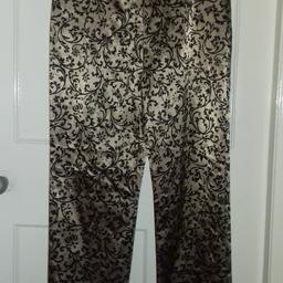 Lovely gold with black detal pants.
Ex. cond 
Fy3 layton or post
