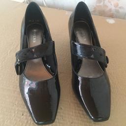 Ladies Immaculate and never worn new Pavers peyton leather heels, size 39/U.K. 6