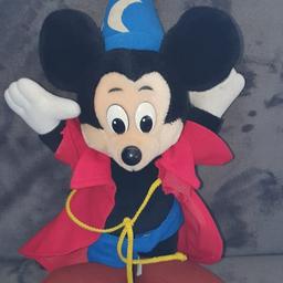 Hier biete ich euch eine sehr schöne Disney Zauber Mickey Maus als Plüschi an .. 

Bei fragen einfach mailen
Schaut auch mal in meine anderen Anzeigen hinein