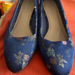 Beautiful oriental wedges 9 EEE excellent condition worn once, heavenly soles ranges. Needs to go ASAP, cash on collection.