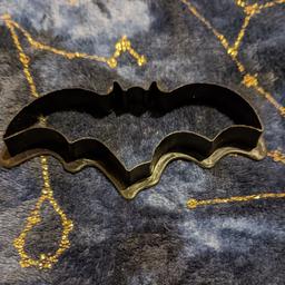 Batman batarang cookie cutter. Perfect unique Christmas gift for bakers or batman fans. Collection or delivery at buyers cost. Offers accepted on multiple items.