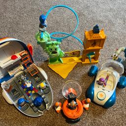 Go Jetters bundle

Jet Pad Headquarters
Around the world play set
Vroomster
Grimbler with Glitch and Grimbots
Foz and G.O giant

Collection only from S75 5RJ