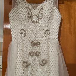Verkaufe mein wunderschönes Brautkleid in der Größe 36-38.
Neupreis lag bei 900€
Kleid wurde 1mal getragen.
Anprobe vor Kauf möglich

Verhandelbar!