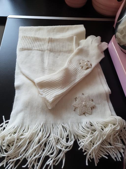 Buy & Sell West Midlands Dudley - Photos for ladies hat / scarf & gloves 3 piece set NEW