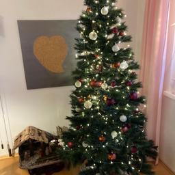 Ich verkaufe einen schönen künstlichen Weihnachtsbaum 2.15 cm hoch /Durchmesser 1,09 cm  mit dem dazu gehörigen Fussständer und Orginalverpackung.( ohne Deko )