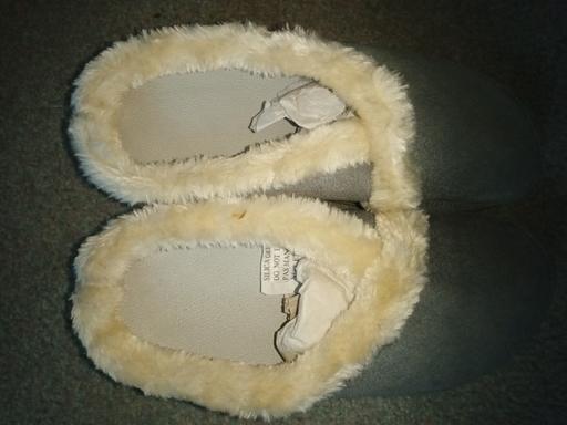 Buy & Sell West Midlands Walsall - Photos for Brand new Avon slippers 4/5