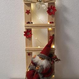 Einzelstück


Handarbeit


Unikat


süßer großer 🎅 Weihnachtsmann auf beleuchteter Leiter


beleuchtet mit LED'S


70 cm hoch


20 cm breit


Inklusive Beleuchtung und Batterien


Versand versichert 7 €.