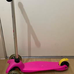 Used indoors only
3 wheel scooter
Really good condition
Pick up only
Thank you